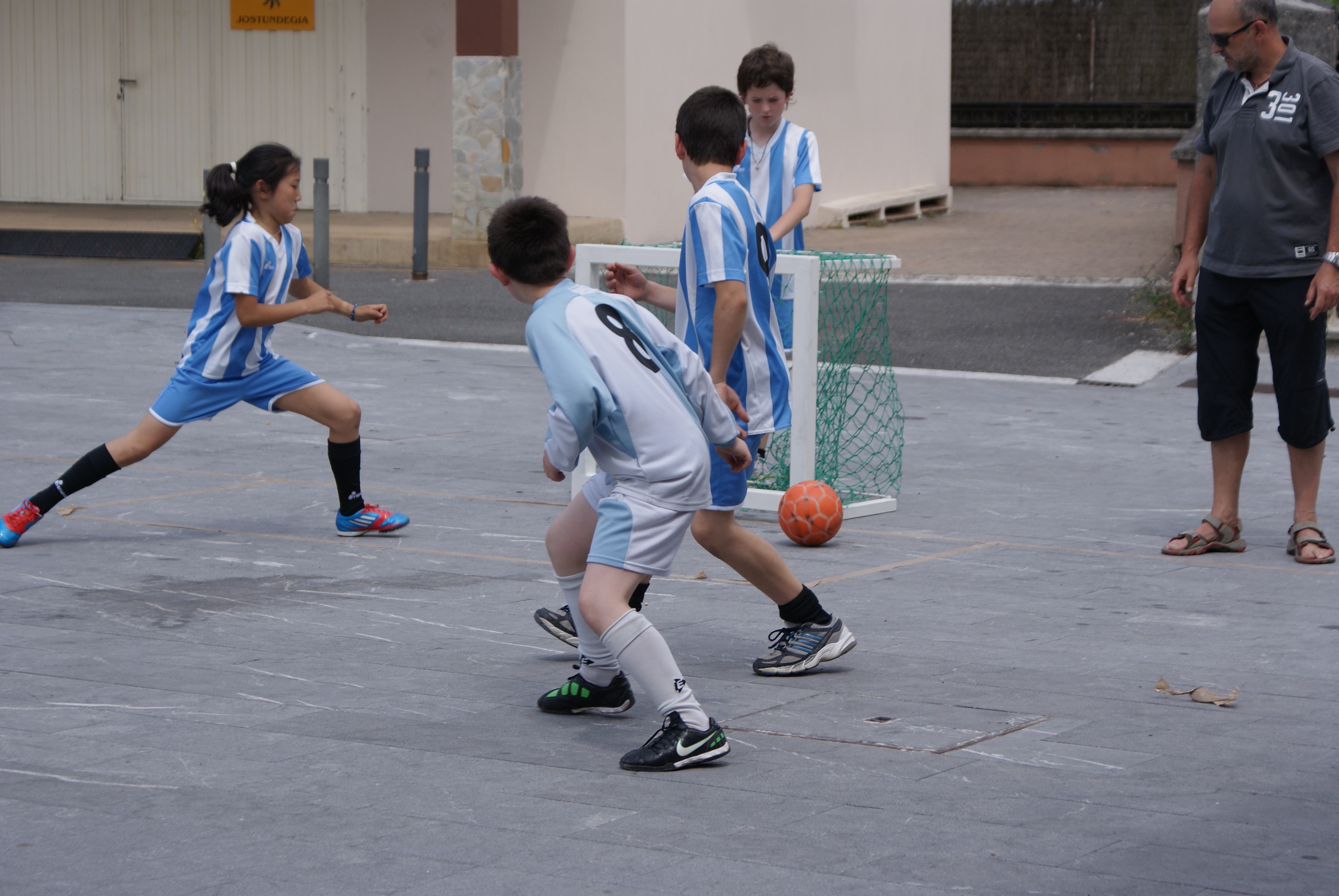 ¡¡¡ BERASTEGI SE IMPONE EN LAS TRES CATEGORIAS DE LA PRIMERA EDICION DEL TORNEO DE MIKROFUTSAL DE LA HERRI TXIKIETAKO LIGA !!!